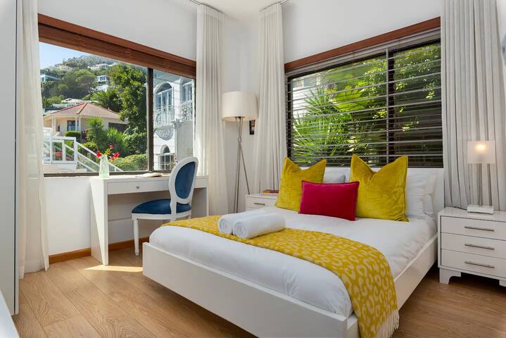 Grecian Apt in Clifton with Sea & Sunset Views gallery image 5