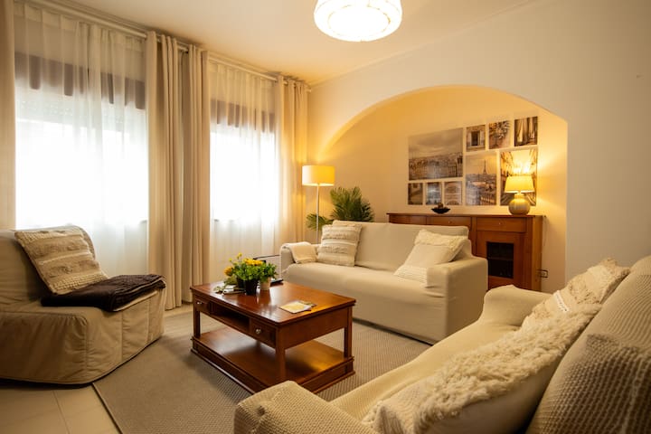 Entire home with 1 bedrooms in Tavira - Charm Guesthouse ★ T1 espaçoso c/ AC, BBQ & Pátio