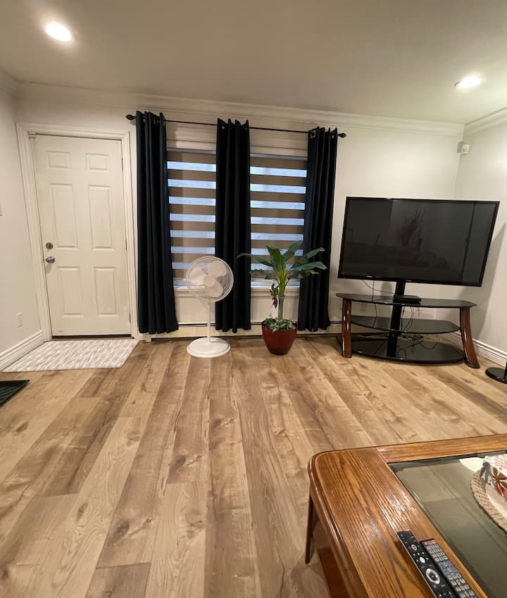 A Cozy 2- Bedroom Basement N-suite Own Entrance - Surrey, BC