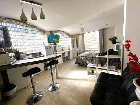 WARM STUDIO WITH JACUZZI