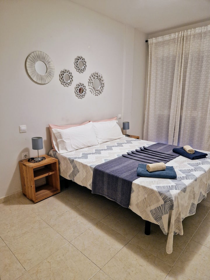 غرفة رئيسية. سرير 150 سم