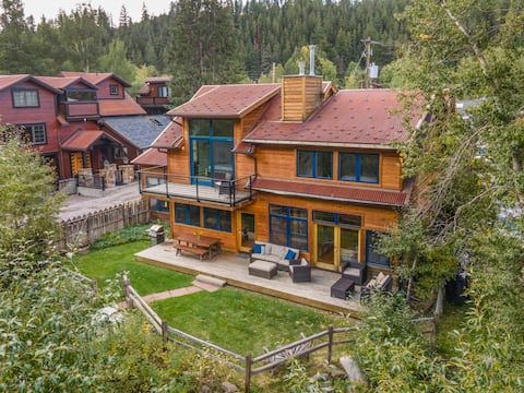 Riverfront Mountain Cabin w/ Hot Tub