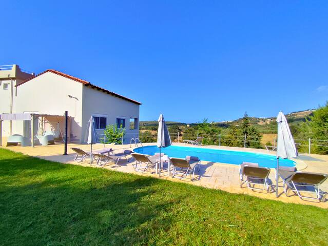 Secluded Family Villa: Pool, Privacy & Near Beach! gallery image 2