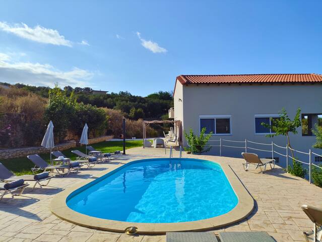 Secluded Family Villa: Pool, Privacy & Near Beach! gallery image 5