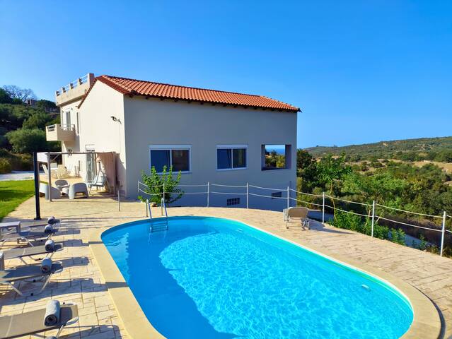 Secluded Family Villa: Pool, Privacy & Near Beach! gallery image 4