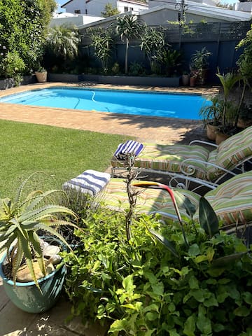 Camps Bay Luxury Villa walk to beach in 2 mins. gallery image 3