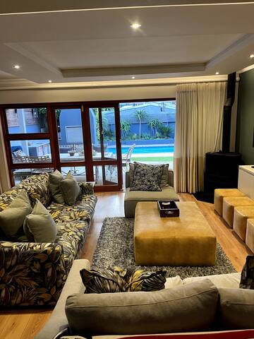 Camps Bay Luxury Villa walk to beach in 2 mins. gallery image 4