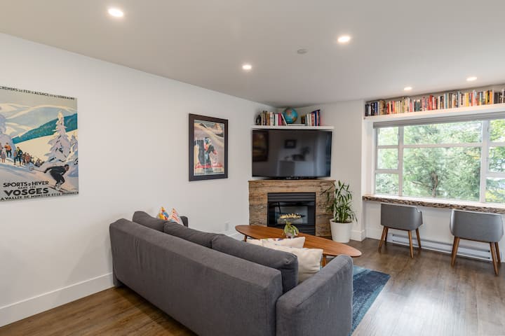 Modern Condo At Marketplace Lodge - Whistler