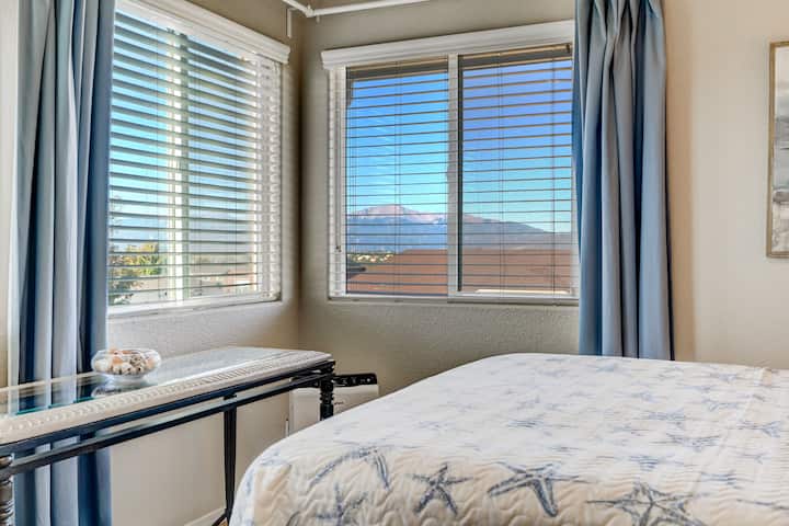 Დატკბით მთის ხედებით ზედა საძინებლებიდან.