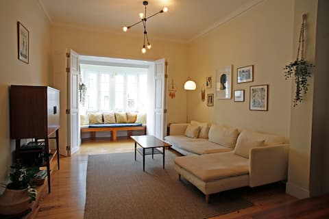 Top Airbnb: Spacious 3-Bedroom Apartment in Príncipe Real em Santo António
