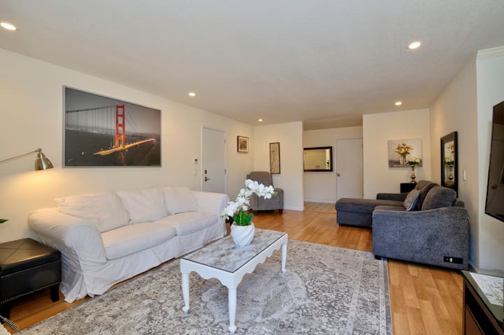 Gr8View-LrgDeck-BBQ-Spa-PoolTable-2xOven-Sleeps12 gallery image 3