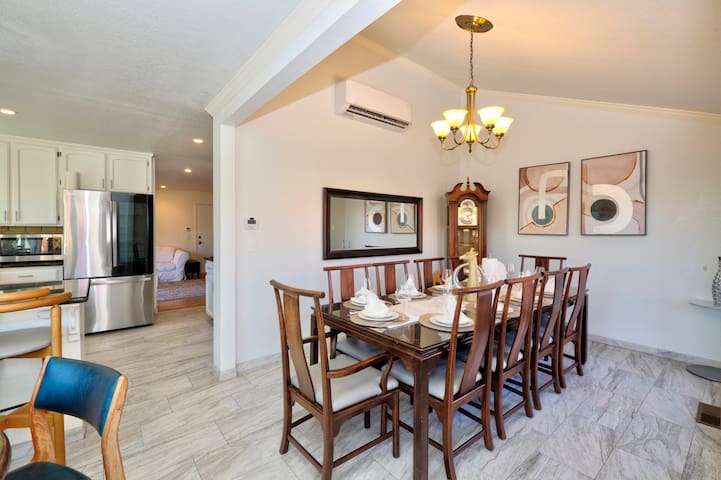 Gr8View-LrgDeck-BBQ-Spa-PoolTable-2xOven-Sleeps12 gallery image 2