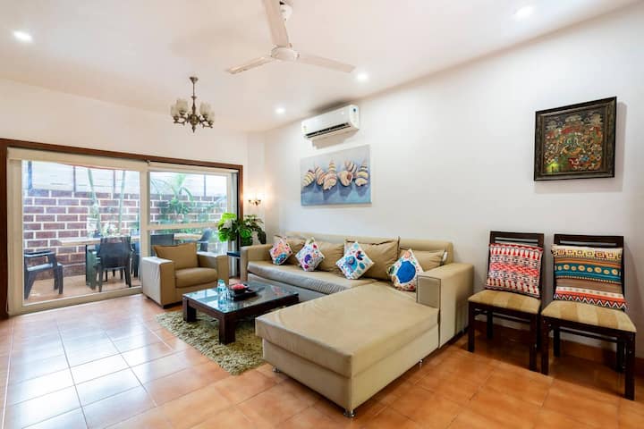 Living room image 6