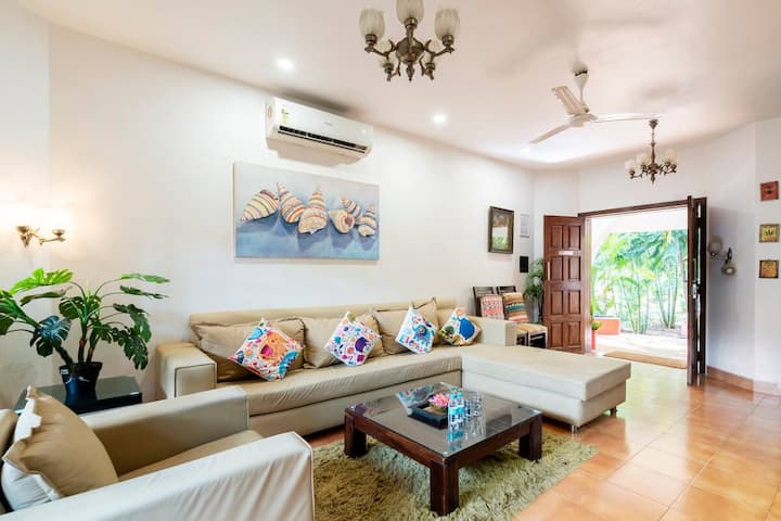 Living room image 9