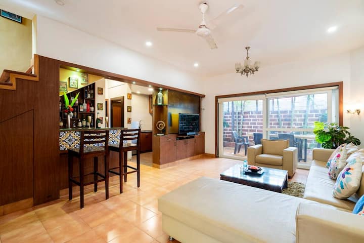 Living room image 7