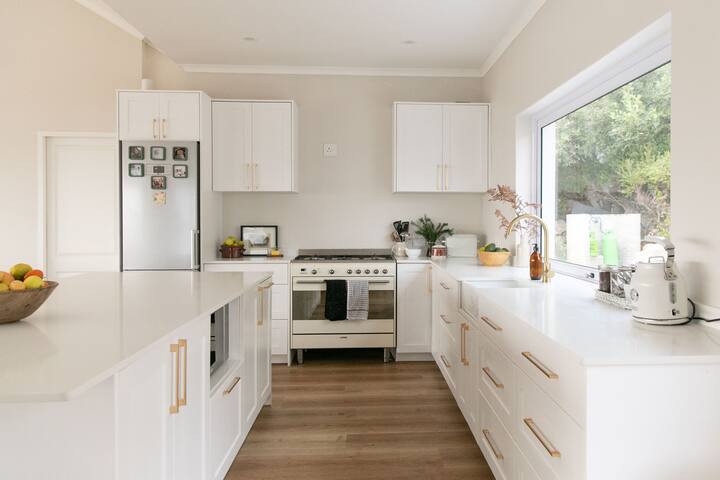 Lakeside Home with a View gallery image 5