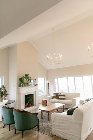 Lakeside Home with a View gallery image 3