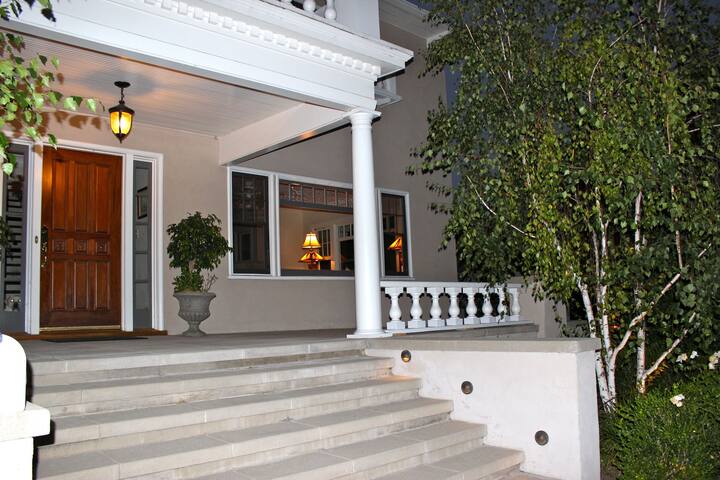 1922 Historic Pasadena Home Special October Rates! gallery image 4