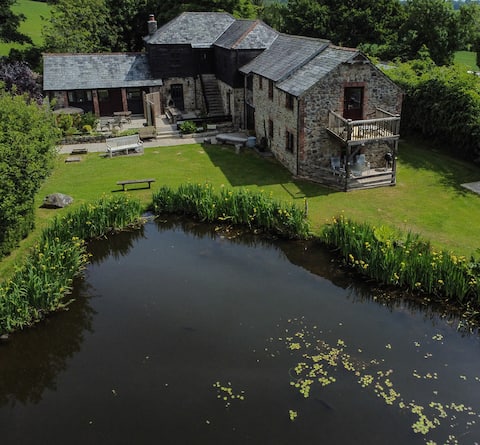 Lakeside Cottages with hot tubs, pool & fishing