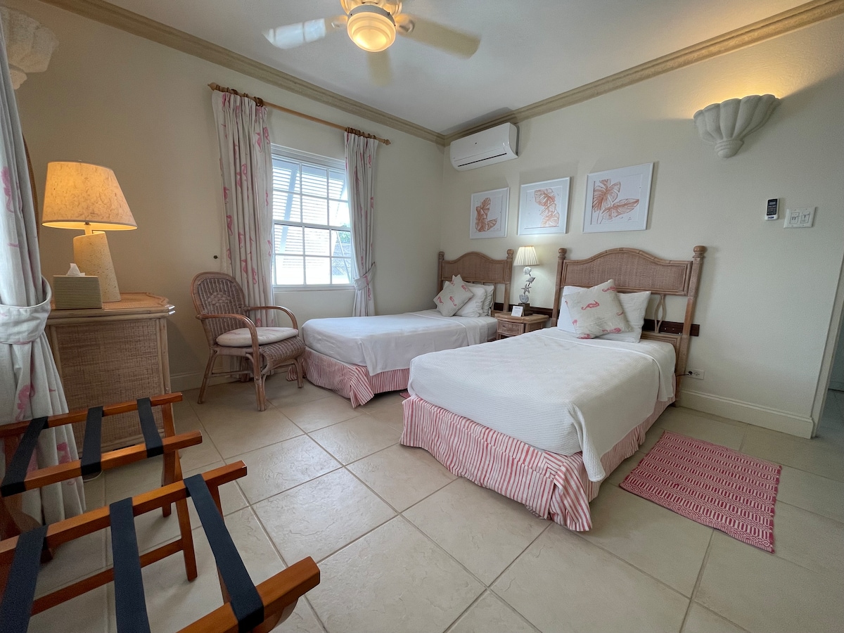 Chambre spacieuse avec l'option d'avoir des lits simples ou de les joindre pour un lit king-size.