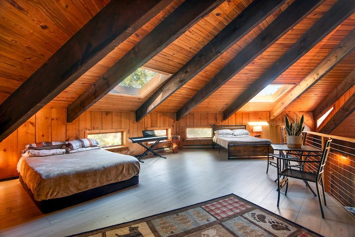 พื้นที่ลอฟท์ที่ได้รับการปรับปรุงใหม่ในฤดูร้อน 2024 พร้อมพื้นใหม่และเฟอร์นิเจอร์ที่ได้รับการปรับปรุงใหม่