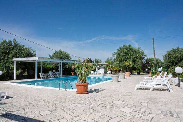 Villa with Pool in Puglia for 8 people gallery image 2