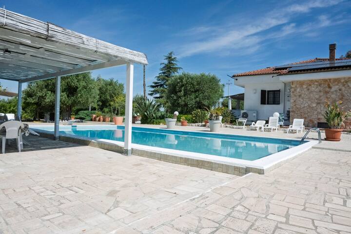 Villa with Pool in Puglia for 8 people gallery image 5