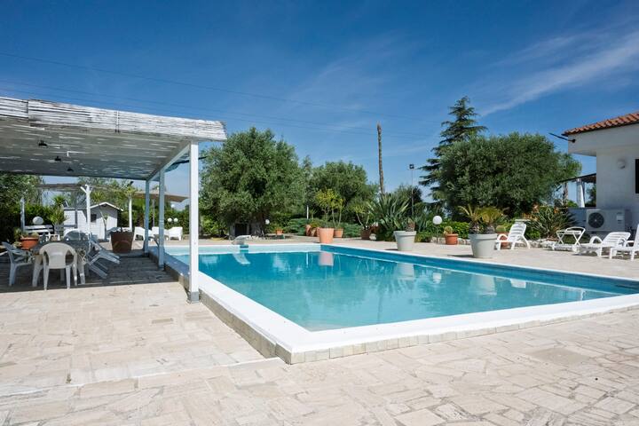 Villa with Pool in Puglia for 8 people gallery image 3