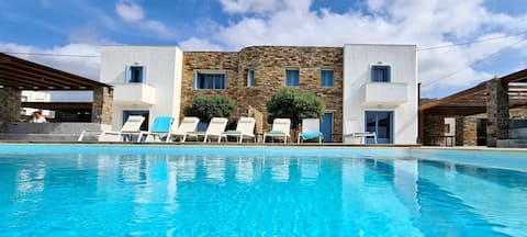Villa Frear waterfront villa with infinity pool