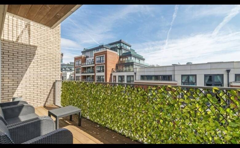 Luxurious 2 Bedroom Appartment NearThe River gallery image 2