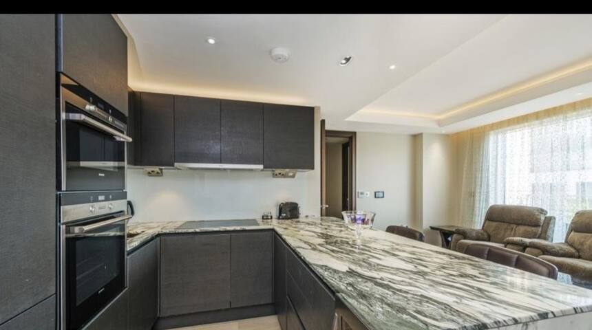 Luxurious 2 Bedroom Appartment NearThe River gallery image 3