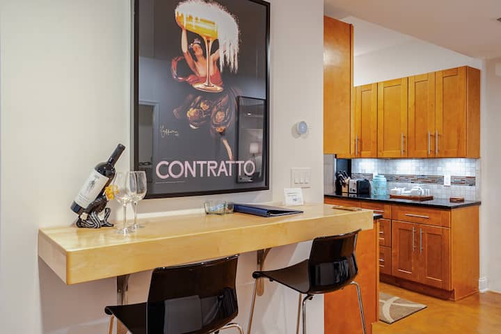 Stylish Spacious Greentree Apartment - Bethesda, MD
