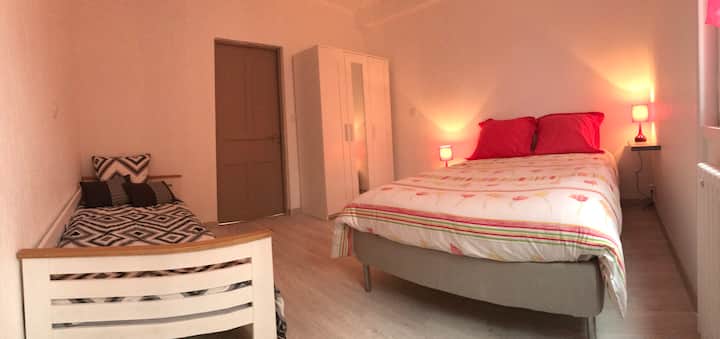 Amplia habitación en la planta baja. 