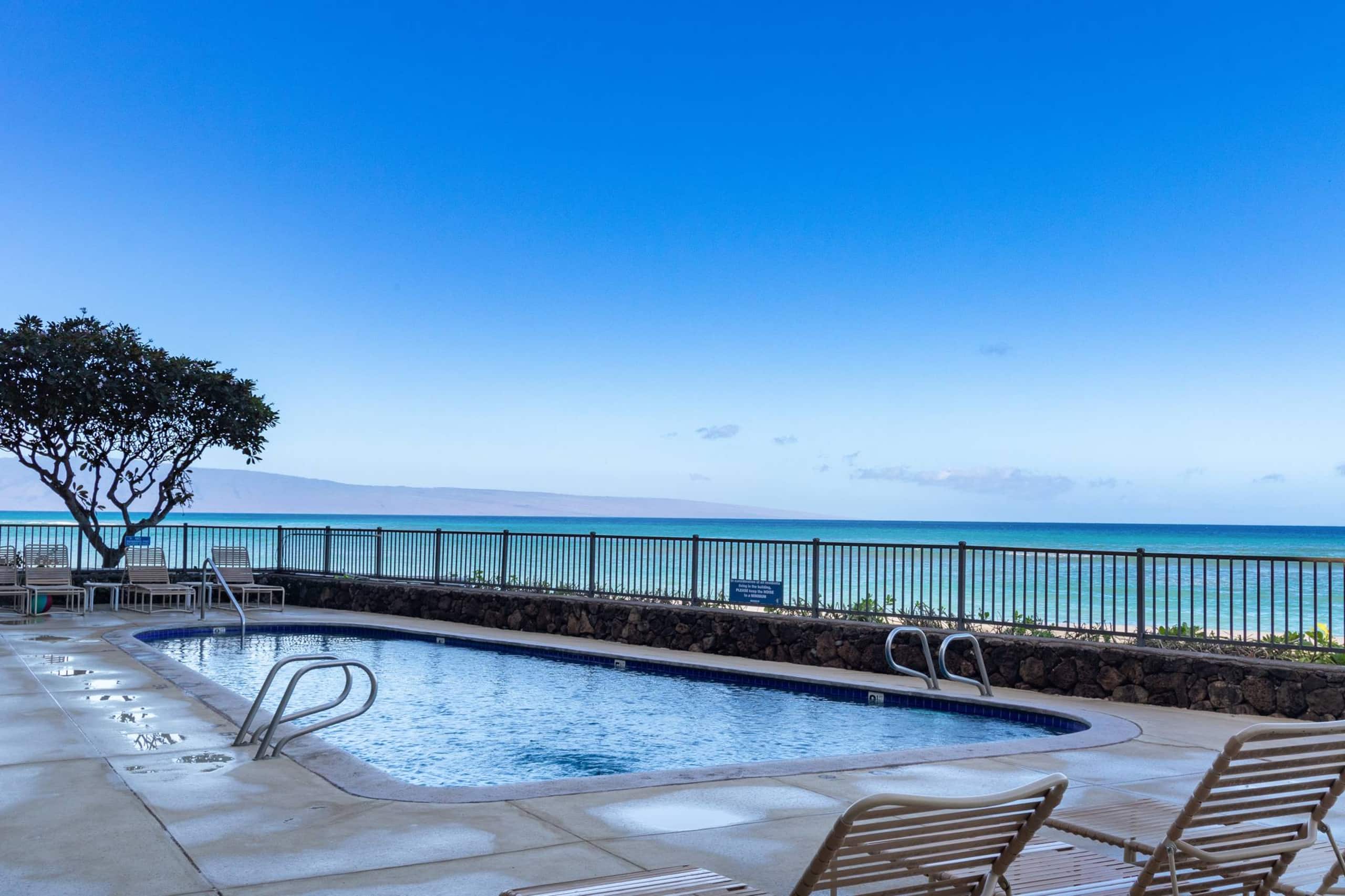 Condo in Lahaina · ★4.83 · 1 bedroom · 2 beds · 1 private bath - Image 15