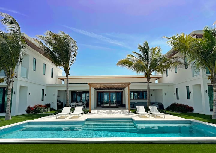 Hilltop Hideaway| Private Villa With Ocean View - Turks and Caicos Islands