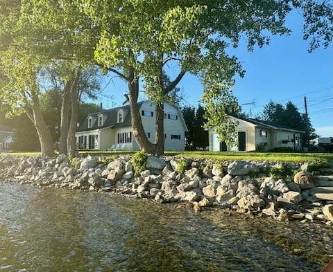 Cottonwood Cottage on Lake Champlain