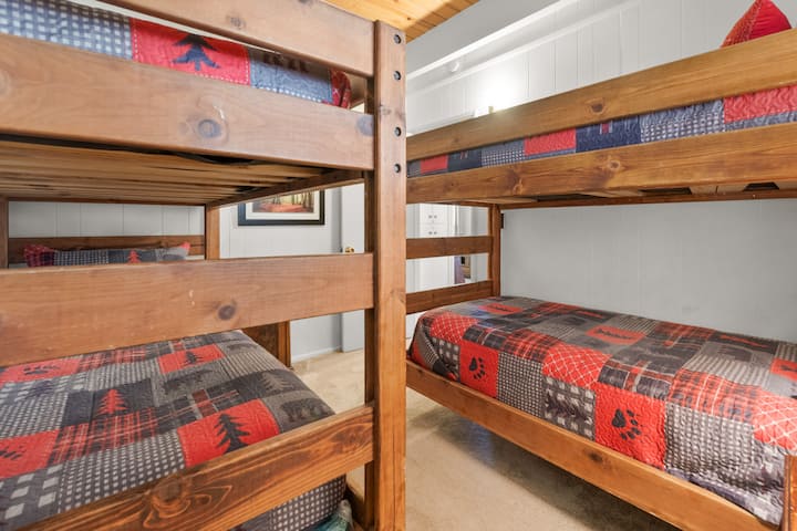 两张单人双层床（ 4人）