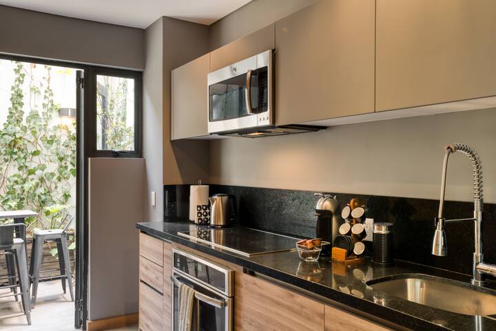 Modern, full of light 2BR/2.5BA@ Condesa w/terrace gallery image 3