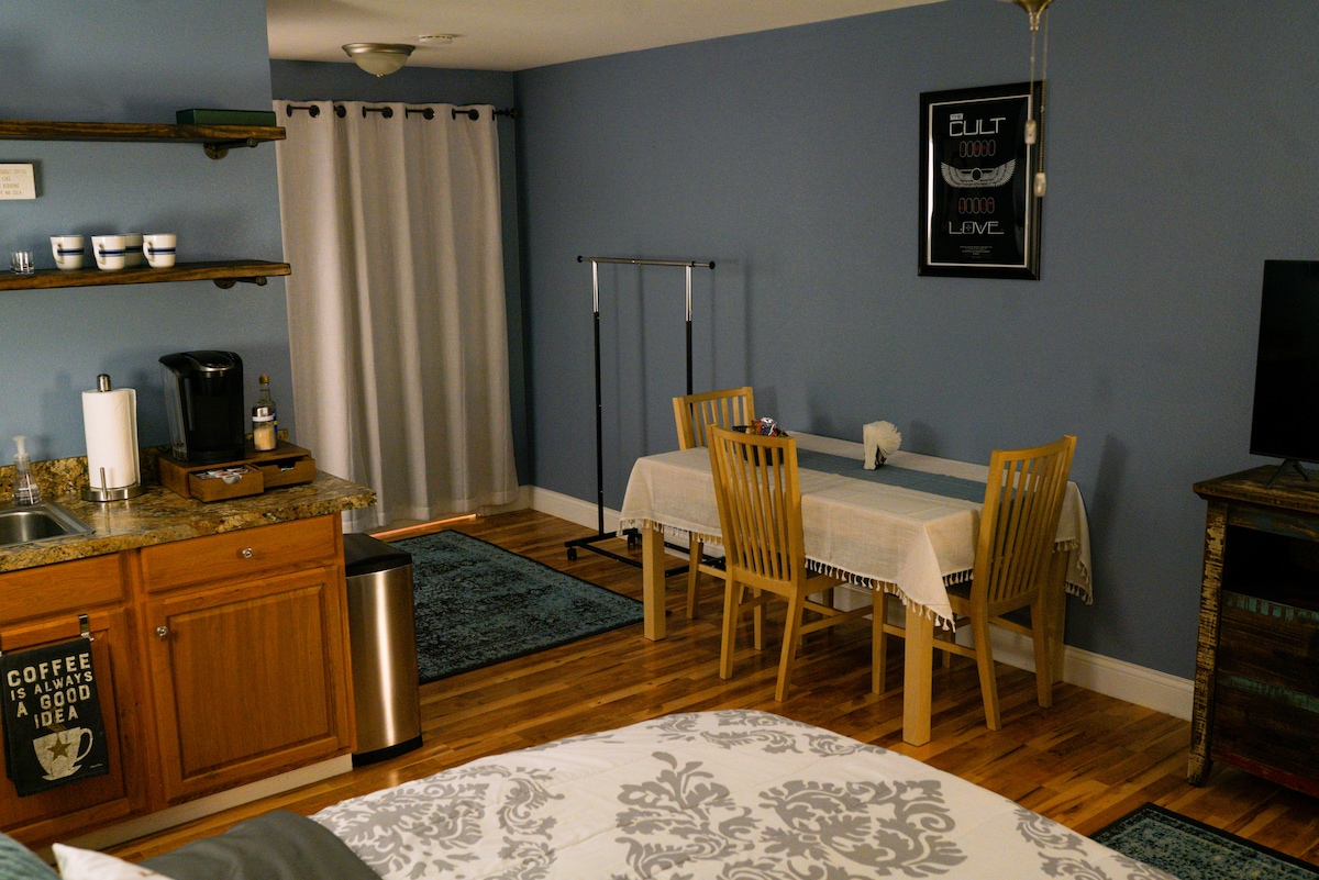 Top Airbnb: The Cafe Solo Cottage in Denton
