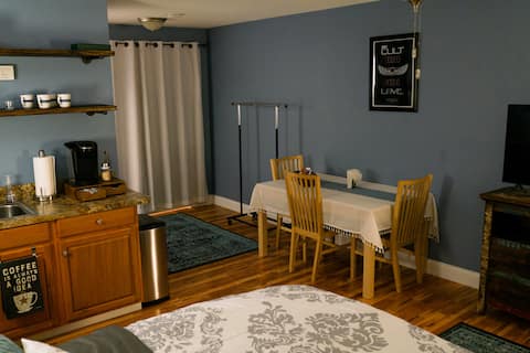 Top Airbnb: The Cafe Solo Cottage in Denton