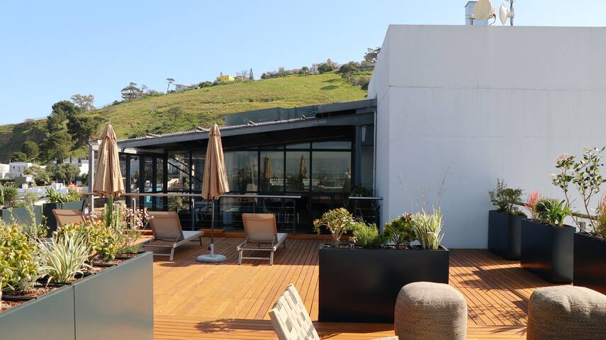 Luxe Penthouse with Private Rooftop Pool & Panoramic Views gallery image 3