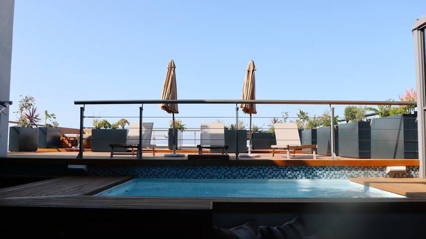 Luxe Penthouse with Private Rooftop Pool & Panoramic Views gallery image 4