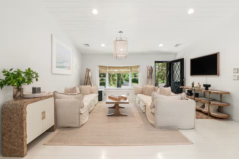 Successful Airbnb property: Family-friendly with pool, beach car, new hot tub in Springs