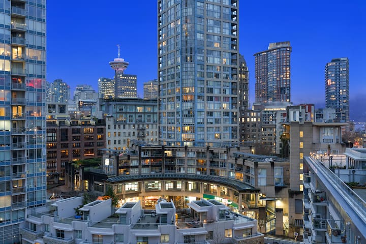 Beautiful, Modern, Luxury, Comfortable Condo gallery image 2