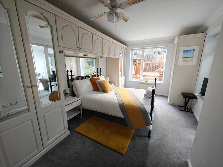 Beautiful & Spacious Modern Annex In Queens Park - Southbourne