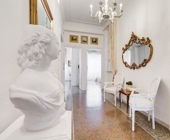 Elegant Central Apt Three Large Bedrooms