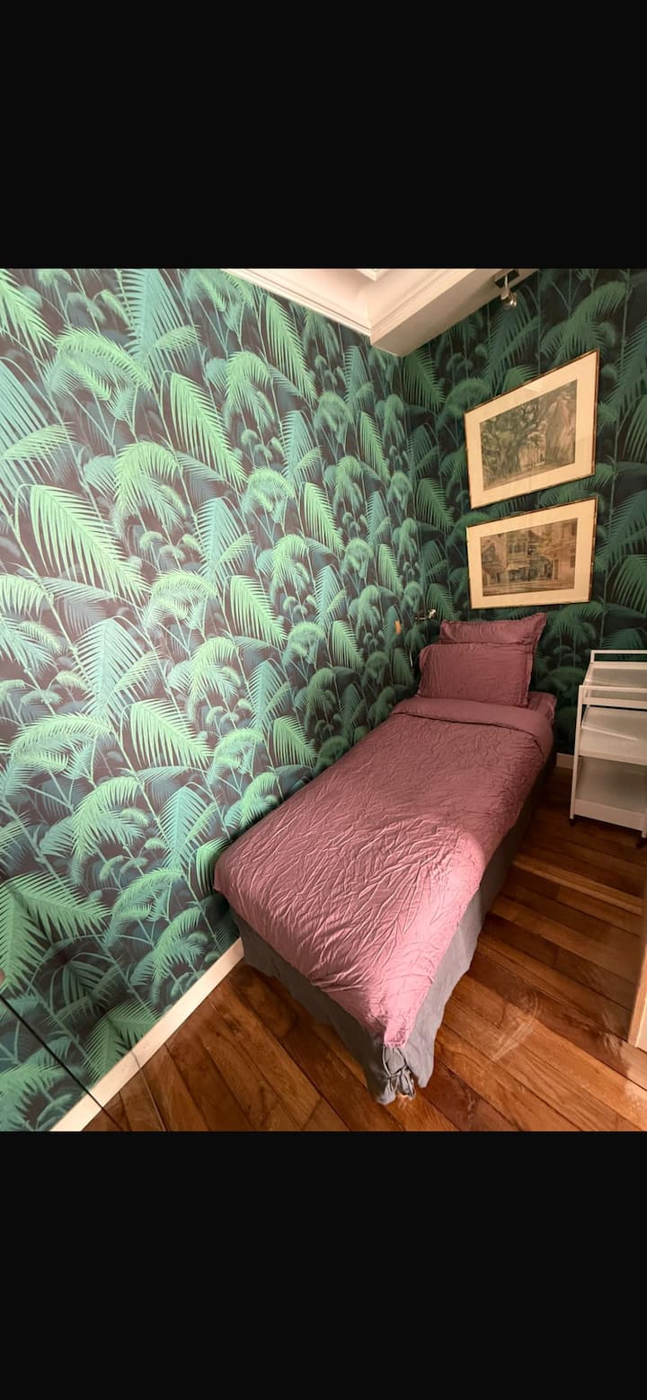 Dva kreveta. Prozori s dvostrukim staklima. Super mirno. 