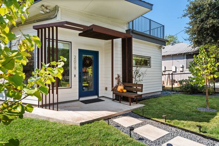 Contemporary East Austin Smart Home gallery image 2