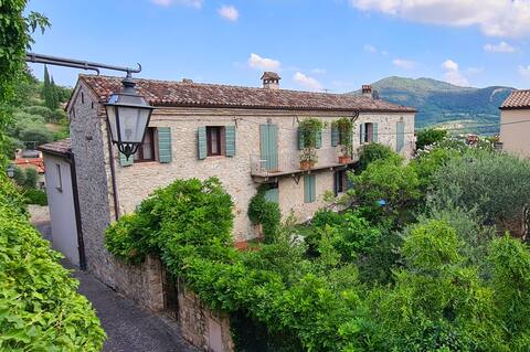 CasaZorzi Glycine-Guesthouse of a castle w/pool