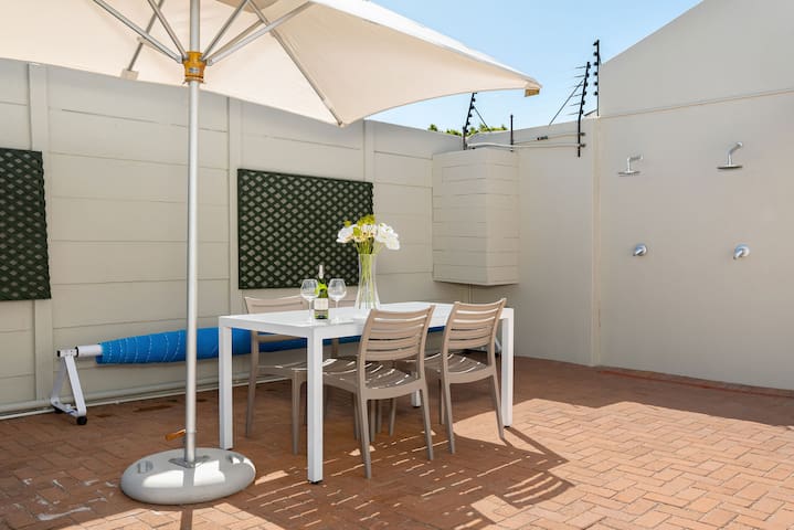 Full Power Backup 6-Bedroom House with Heated Pool gallery image 4